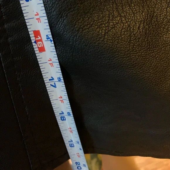 🔥 NWOT Black Faux leather cropped moto jacket - XS - Picture 13 of 15